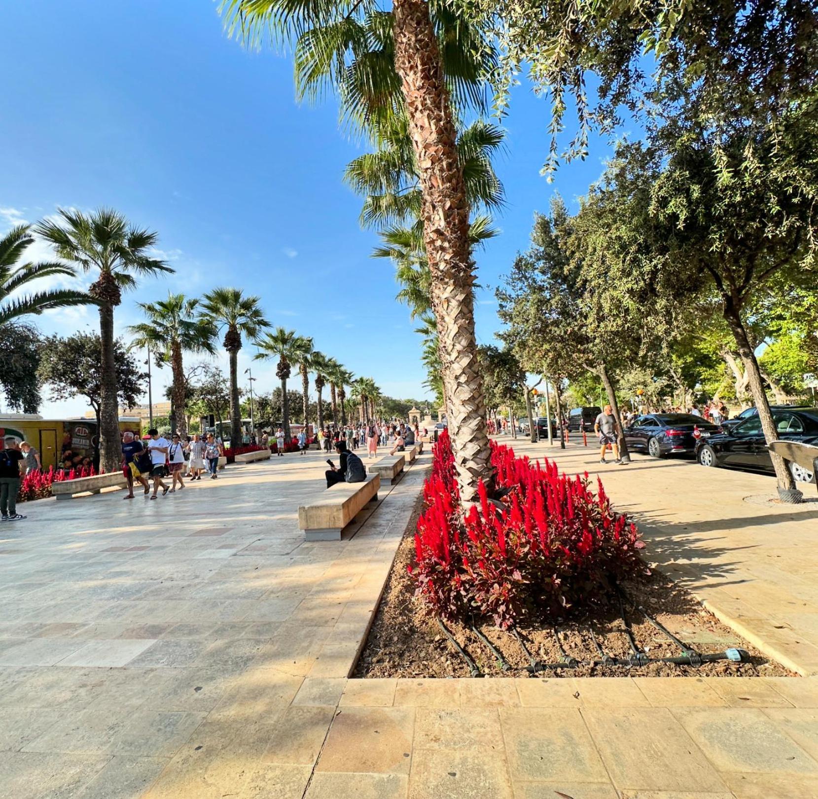 Seaview Sliema 30 Seconds To High Street & Ferry, 2X Double En-Suite Bedrooms, Modern Whole Traditional Townhouse, Kitchen, Living Area, & Roof Terrace ภายนอก รูปภาพ