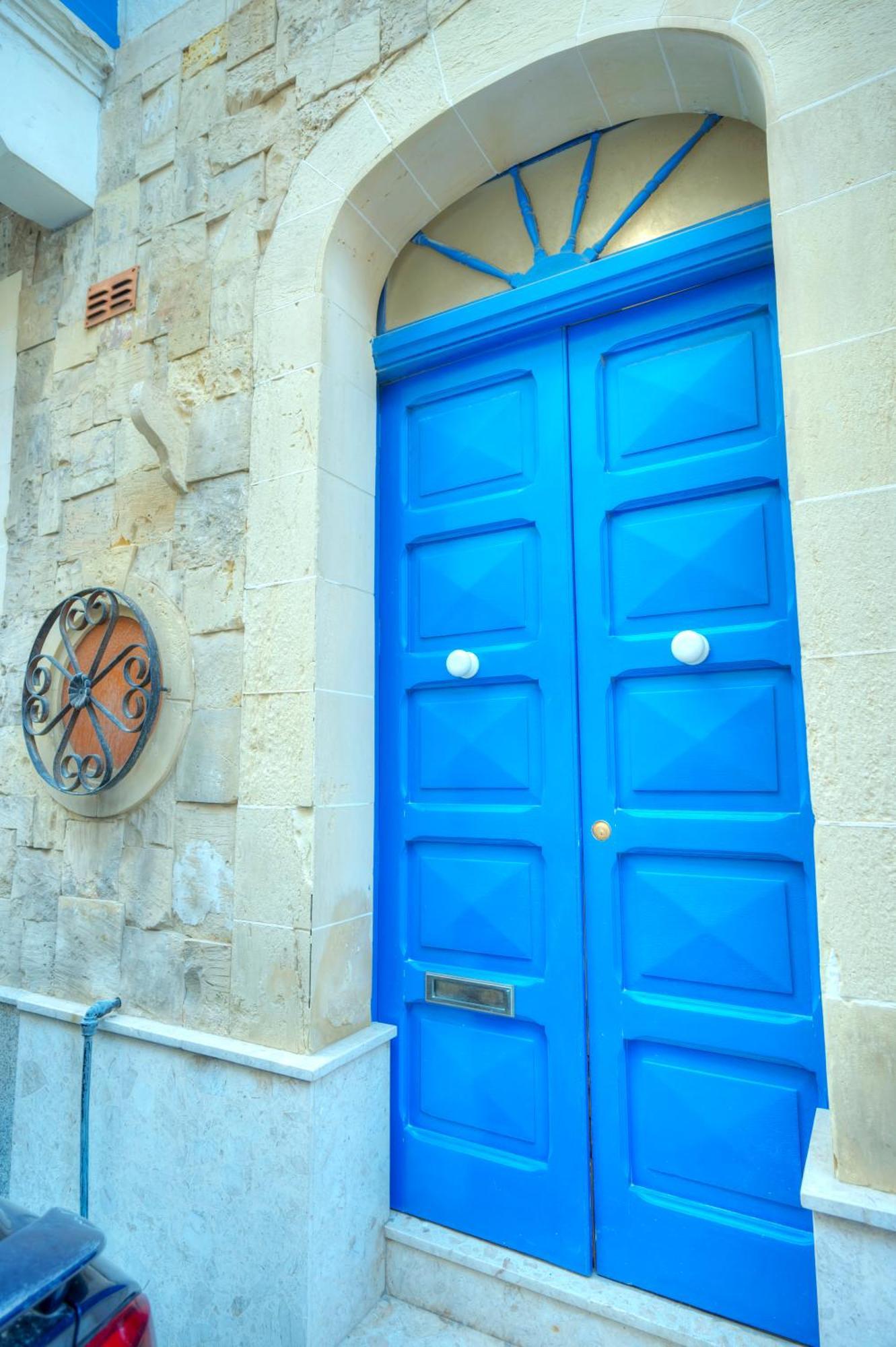 Seaview Sliema 30 Seconds To High Street & Ferry, 2X Double En-Suite Bedrooms, Modern Whole Traditional Townhouse, Kitchen, Living Area, & Roof Terrace ภายนอก รูปภาพ