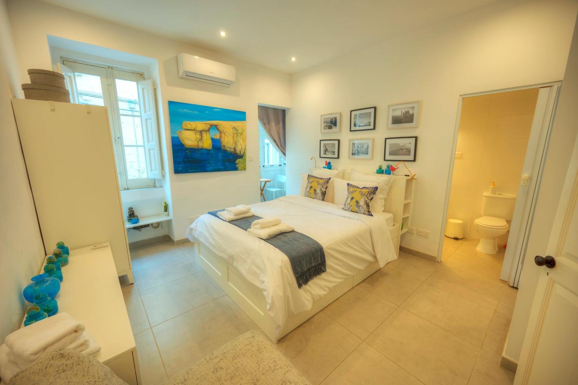 Seaview Sliema 30 Seconds To High Street & Ferry, 2X Double En-Suite Bedrooms, Modern Whole Traditional Townhouse, Kitchen, Living Area, & Roof Terrace ภายนอก รูปภาพ