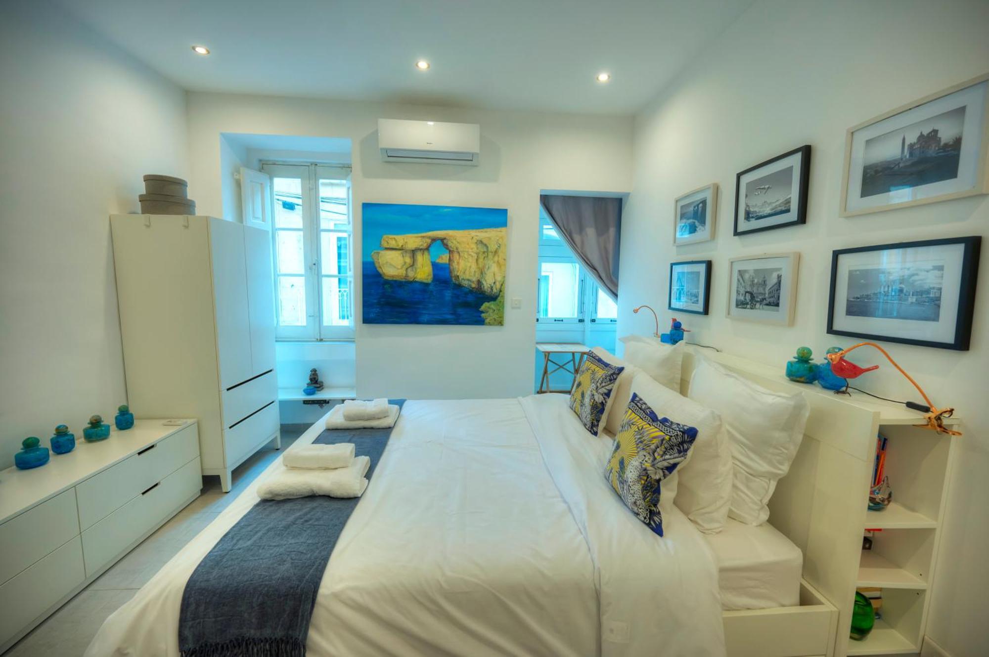 Seaview Sliema 30 Seconds To High Street & Ferry, 2X Double En-Suite Bedrooms, Modern Whole Traditional Townhouse, Kitchen, Living Area, & Roof Terrace ภายนอก รูปภาพ